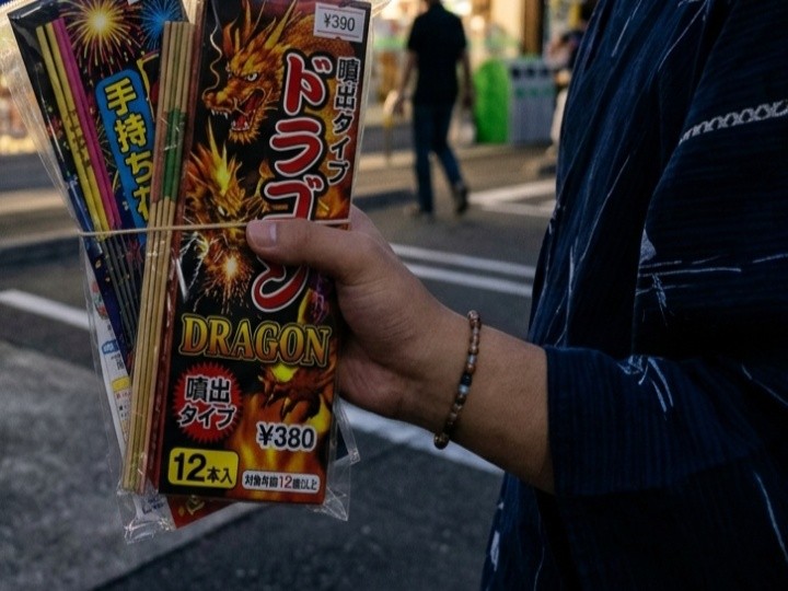 コンビニで花火を買える時期はいつ?
