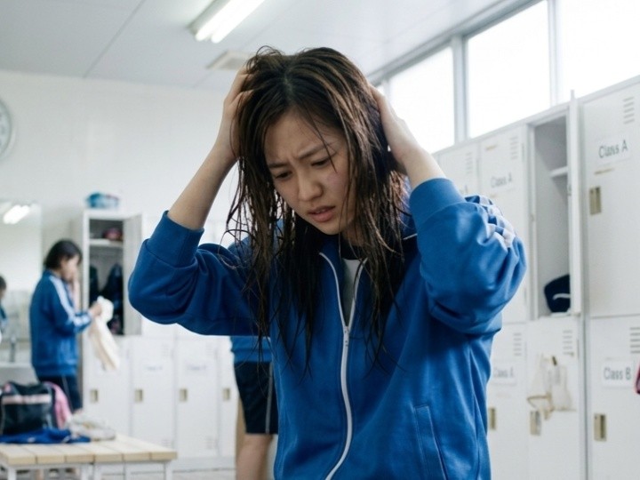縮毛矯正をしている中学生がプールに入るときの注意点