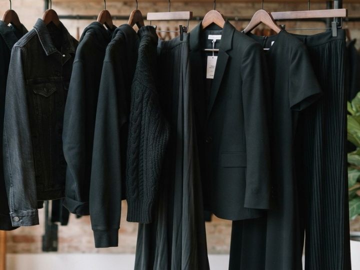 黒い服ばかり着るのをやめたほうがいい？