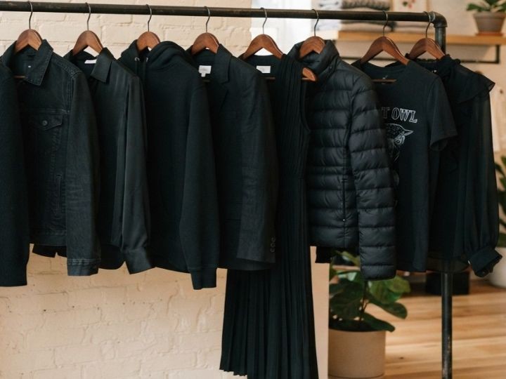 黒い服ばかりだとダサく見える原因は？