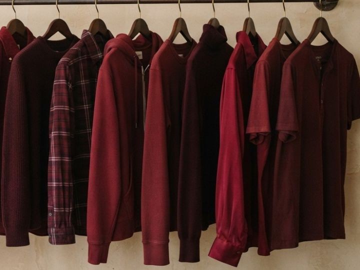 秋に赤い服を着るなら何を意識すればいい?
