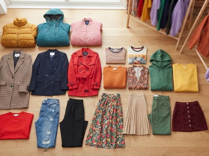 派手な服が年齢より目立って見える理由